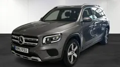 Mörkgrå (grey) Begagnad 2022 Mercedes GLB200 SUV | 389 500 kr (Marknadspris)