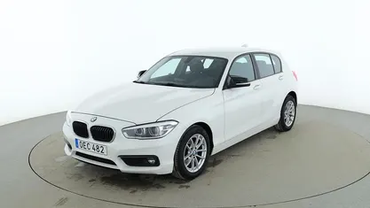 Vit Begagnad 2016 BMW 118 Advantage Halvkombi | 143 000 kr (Marknadspris)