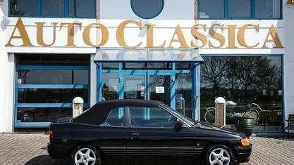 Begagnad Ford Escort Cabriolet 105 HK (77 kW) 1991 Svart Cab