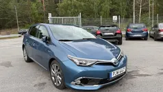 Blå Begagnad 2017 Toyota Auris Hybrid Executive Halvkombi | 179 900 kr (Marknadspris)