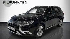Svartmetallic Begagnad 2018 Mitsubishi Outlander P-HEV SUV | 239 900 kr (Marknadspris)