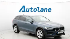 Mörkblå Begagnad 2021 Volvo V60 CC Kombi | 339 900 kr (Marknadspris)