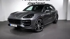 Grå (grey) Begagnad 2025 Porsche Cayenne SUV | 1 425 000 kr (Marknadspris)
