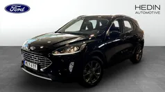 Svart (black) Begagnad 2022 Ford Kuga Titanium SUV | 259 900 kr (Marknadspris)
