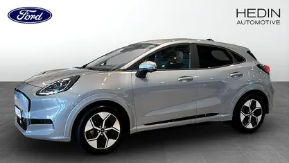 Grå (grey) Ny 2025 Ford Puma Gen-E SUV | 397 375 kr (Marknadspris)