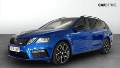 Blå (blue) Begagnad 2019 Skoda Octavia RS Kombi | 204 900 kr (Marknadspris)