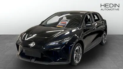 Begagnad MG MG4 EV 125 kW (170 HK) 2024 Svart Halvkombi
