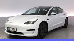 Vit Begagnad 2022 Tesla Model 3 Standard Range Plus Sedan | 289 900 kr (Superpris)