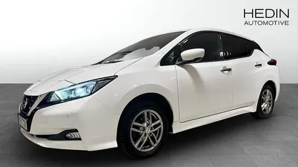 Svart Begagnad 2021 Nissan Leaf N-Connecta Halvkombi | 189 900 kr (Marknadspris)