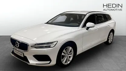 Vit Begagnad 2021 Volvo V60 Momentum Kombi | 267 900 kr (Bra pris)