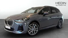 Grå (grey) Begagnad 2024 BMW 225 Active Tourer M Sport Minibuss | 418 700 kr (Marknadspris)