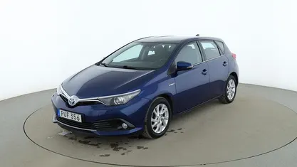 Blå Begagnad 2017 Toyota Auris Hybrid Business Edition Sedan | 154 000 kr (Marknadspris)