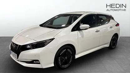 Begagnad Nissan Leaf N-Connecta 110 kW (150 HK) 2022 Vit Halvkombi