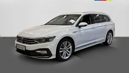 Vit Begagnad 2021 VW Passat R-line Kombi | 259 700 kr (Marknadspris)