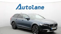 Mörkblå (denim blue) Begagnad 2018 Volvo V90 CC Kombi | 339 900 kr (Marknadspris)