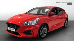 Röd (red) Begagnad 2021 Ford Focus ST-Line Halvkombi | 157 900 kr (Bra pris)