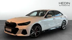 Vit (white) Begagnad 2025 BMW 530e M Sport Sedan | 648 700 kr (Marknadspris)