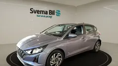 Meta blue metallic Ny 2024 Hyundai i20 Essential Halvkombi | 233 400 kr (Marknadspris)