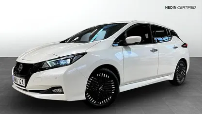 Vit Begagnad 2022 Nissan Leaf 360º Halvkombi | 194 900 kr (Marknadspris)
