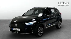 Svart (black) Begagnad 2022 MG ZS Luxury Sedan | 249 900 kr (Bra pris)
