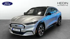 Grå (silver) Begagnad 2021 Ford Mustang Mach-E SUV | 399 900 kr (Marknadspris)