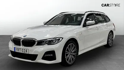 Begagnad BMW 330e M Sport 292 HK (214 kW) 2021 Vit Kombi