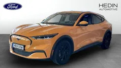 Orange Begagnad 2022 Ford Mustang Mach-E Standard Range SUV | 364 900 kr (Marknadspris)