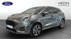Grå (grey) Begagnad 2022 Ford Puma Gen-E ST-Line SUV | 229 900 kr (Marknadspris)