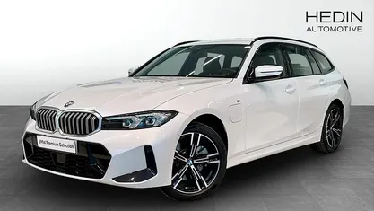 Begagnad BMW 330e Comfort Edition 184 HK (135 kW) 2025 Vit (white) Kombi