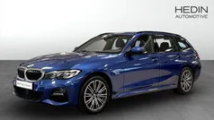 Blå (blue) Begagnad 2022 BMW 330e M Sport Kombi | 349 700 kr (Marknadspris)