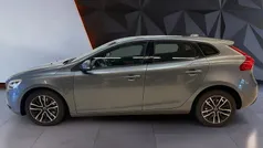 Grå Begagnad 2017 Volvo V40 Momentum Kombi | 149 900 kr (Marknadspris)