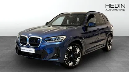 Blå (blue) Begagnad 2024 BMW iX3 M Sport SUV | 598 700 kr (Marknadspris)
