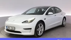 Vit Begagnad 2021 Tesla Model 3 Standard Range Plus Sedan | 253 900 kr (Marknadspris)