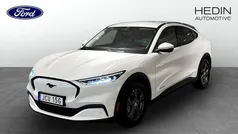 Vit (white) Begagnad 2022 Ford Mustang Mach-E Standard Range SUV | 329 900 kr (Marknadspris)