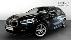 Svart (black) Begagnad 2022 BMW 118 Shadowline Halvkombi | 308 700 kr (Dyr)