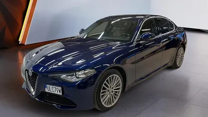 Blå Begagnad 2019 Alfa Romeo Giulia Sedan | 289 900 kr (Marknadspris)