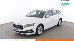 Vit Begagnad 2022 Skoda Octavia Ambition Kombi | 235 000 kr (Marknadspris)
