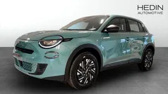 Blå (blue) Ny 2025 Fiat 600 Lounge Halvkombi | 307 800 kr (Marknadspris)