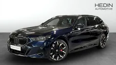 Svart (blue) Begagnad 2025 BMW 550e M Sport Kombi | 964 700 kr (Superpris)