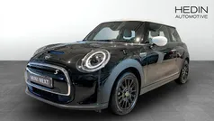 Svart (black) Begagnad 2022 Mini Cooper SE Halvkombi | 218 700 kr (Marknadspris)