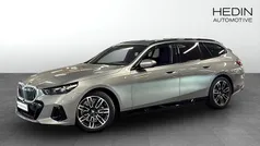 Grå (silver) Begagnad 2025 BMW 520 M Sport Kombi | 574 700 kr (Marknadspris)