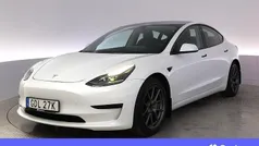 Vit Begagnad 2021 Tesla Model 3 Standard Range Sedan | 294 900 kr (Marknadspris)
