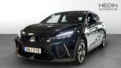 Begagnad MG MG4 EV Luxury 150 kW (204 HK) 2022 Svart Halvkombi