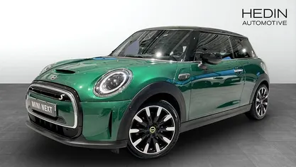 Grön (green) Begagnad 2022 Mini Cooper SE Halvkombi | 208 700 kr (Marknadspris)