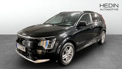 Svart Begagnad 2022 Kia Niro Advance SUV | 304 900 kr (Marknadspris)