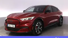 Röd Begagnad 2021 Ford Mustang Mach-E SUV | 373 900 kr (Marknadspris)