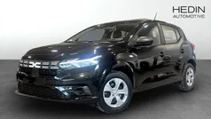 Svart (black) Ny 2025 Dacia Sandero Essentiel Halvkombi | 169 000 kr (Superpris)