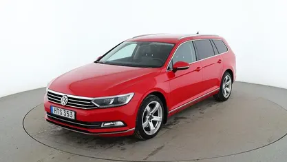 Röd Begagnad 2015 VW Passat Highline Kombi | 154 000 kr (Marknadspris)