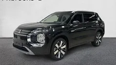Svart Ny 2025 Mitsubishi Outlander P-HEV Instyle SUV | 620 800 kr (Marknadspris)