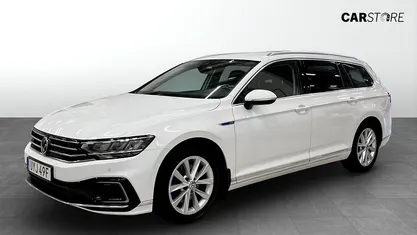 Vit Begagnad 2022 VW Passat GTE Kombi | 264 900 kr (Marknadspris)